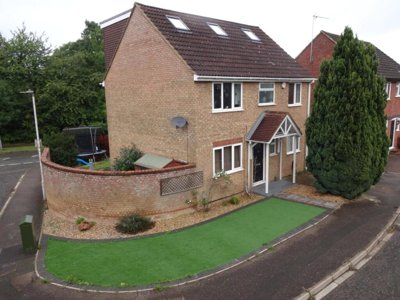 Property on Harveys Hill, LU2 7YL