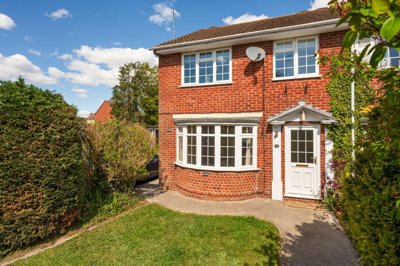 Property on Meadow Close, RG19 3RJ