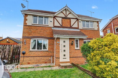 Property on Chatsworth Drive, DN11 0FE