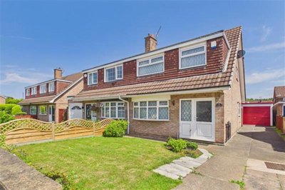 Property on Armstrong Road, NG6 7AT