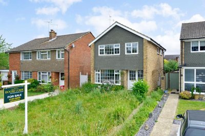 Property on Cranleigh Mead, GU6 7JS