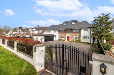 Property on Warwick Road, B91 3HQ