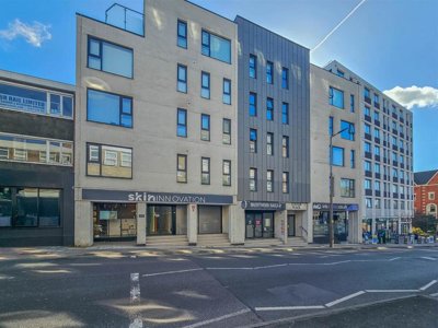 Property on Kings Road, CM14 4EA