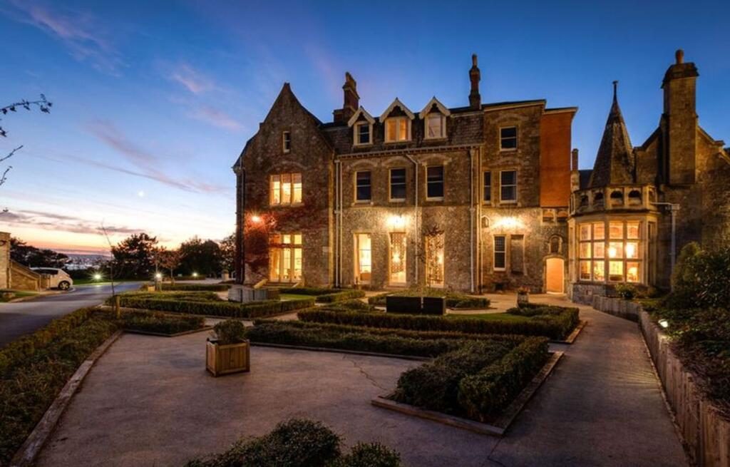 Property main image