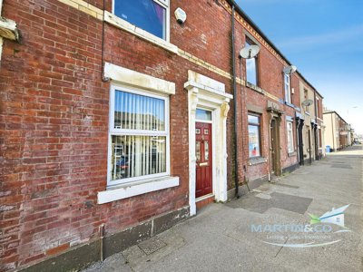 Property on Oldham Road, OL11 2EZ