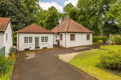 Property on Corstorphine High Street, EH12 7SZ
