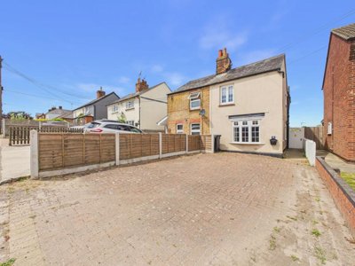 Property on Mount Pleasant, CO9 1DY