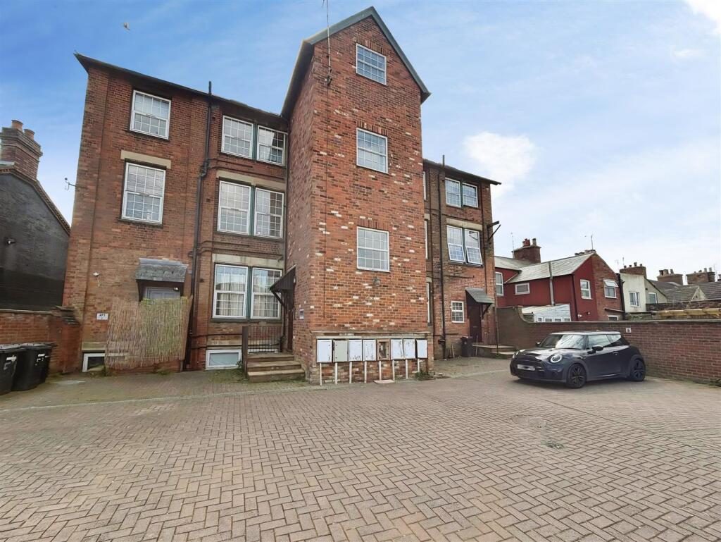 Property main image