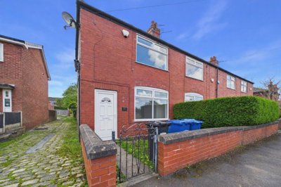 Property on Leamington Road, SK5 6BT