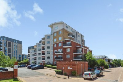 Property on The Gateway, WD18 7HG