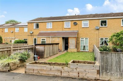 Property on Lincoln Close, OX26 4YF