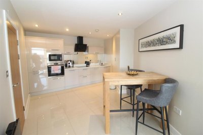 Property on Bute Terrace, CF10 2FH