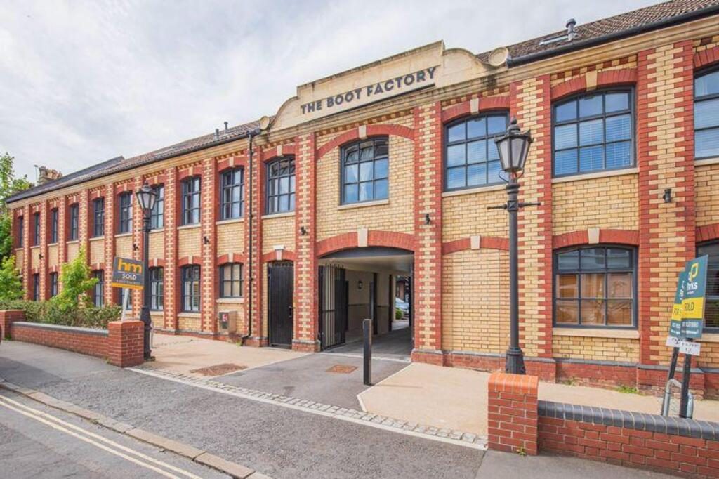 Property main image