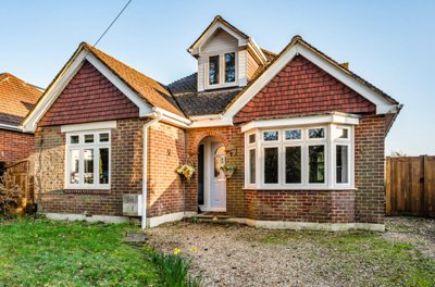 Property on Cuckoo Bushes Lane, SO53 1JY