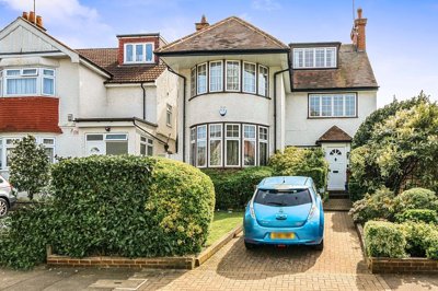 Property on Middleton Road, NW11 7NS