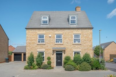 Property on OX28 6NR