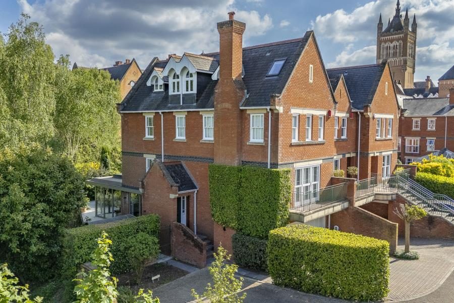 Property main image