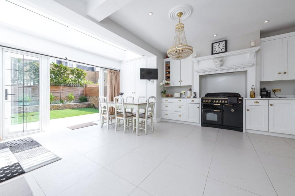 Terraced House