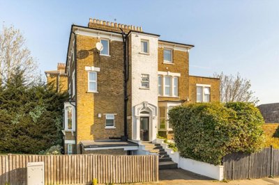 Property on Ravensbourne Park, SE6 4RW