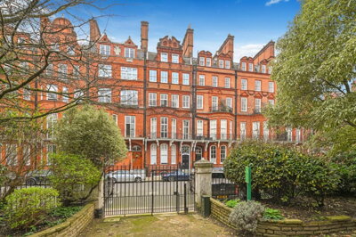 Property on Cadogan Square, SW1X 0DY