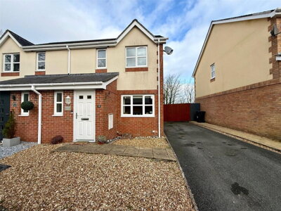 Property on Maes Y Coed, LL60 6DZ