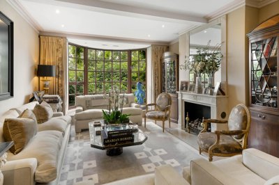 Property on Cheyne Walk, SW10 0DQ