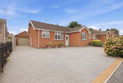 Property on Dorothy Vale, S40 4DH