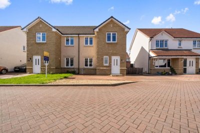 Property on Lapwing Place, FK10 1SJ