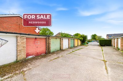 Property on St Pauls Gate, RG41 2YP