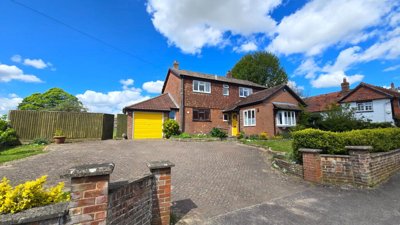 Property on Worlds End, RG20 8SB
