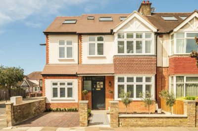 Property on Erlesmere Gardens, W13 9TY
