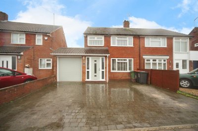 Property on Fairfield Road, LU5 4JT