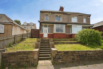 Property on Hollingwood Mount, BD7 4DD