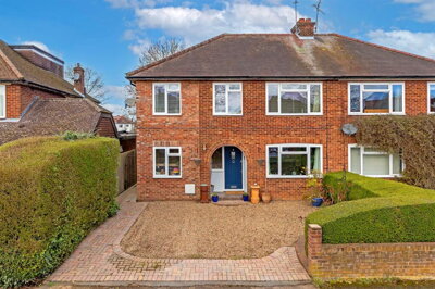 Property on Pondfield Crescent, AL4 9PE