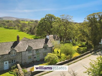 Property on LL21 9NS