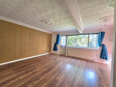 Property on Kelstern Close, NG18 3EA