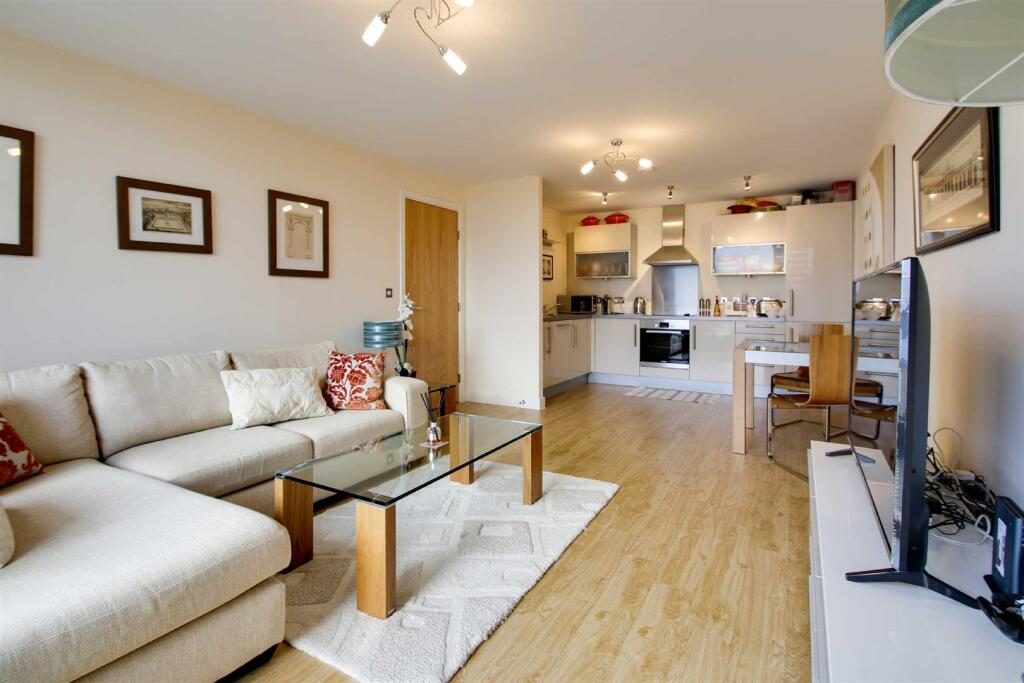 Property main image