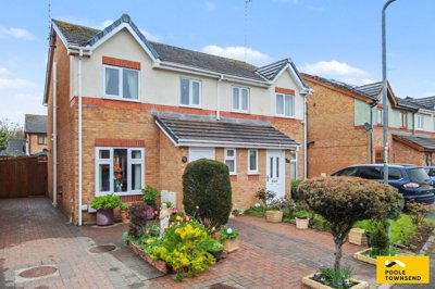 Property on Pembroke Close, LA13 0AZ