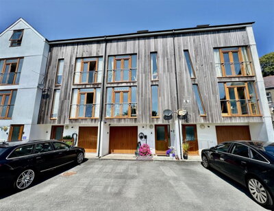 Property on Lleyn Street, LL53 5SW