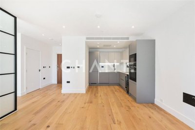 Property on SE11 5HJ