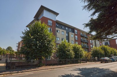 Property on EX4 4JH