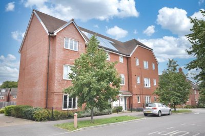 Property on RH6 8NR