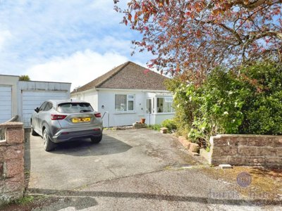 Property on Dragons Mead, EX13 5JY