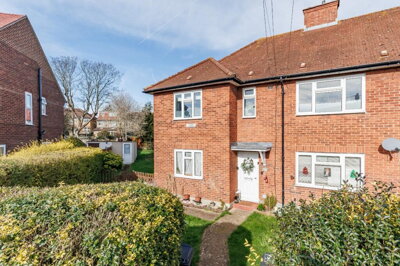 Property on Fyfield Road, IG8 7JU