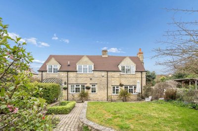 Property on Church Street, OX20 1DZ