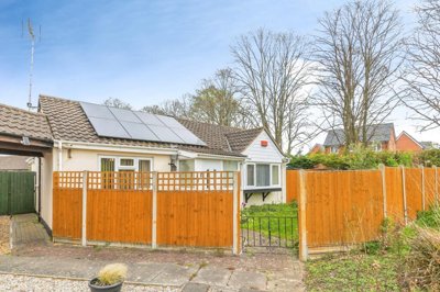 Property on Beeward Close, MK12 6LJ