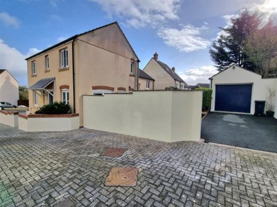 Property on Snowdrop Crescent, PL15 9JA