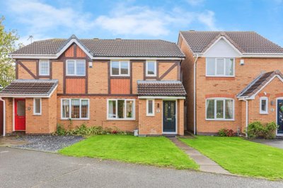 Property on Glendale Court, B77 5PY