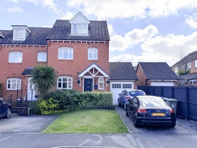 Property on Bracken Way, DN11 8SB