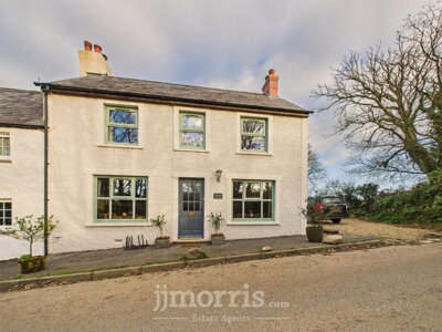 Property on SA62 5UR